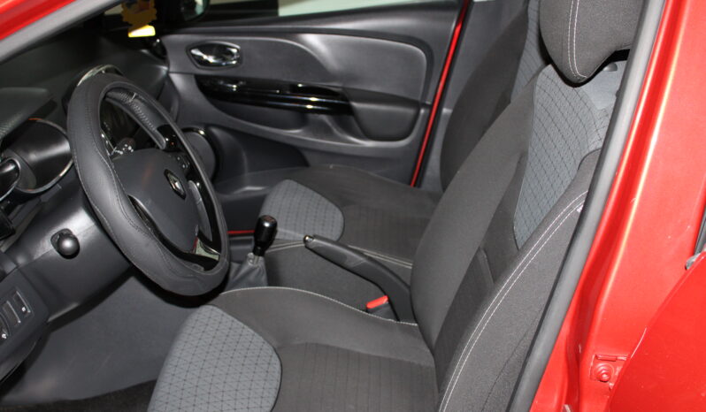 
								Renault Clio full									
