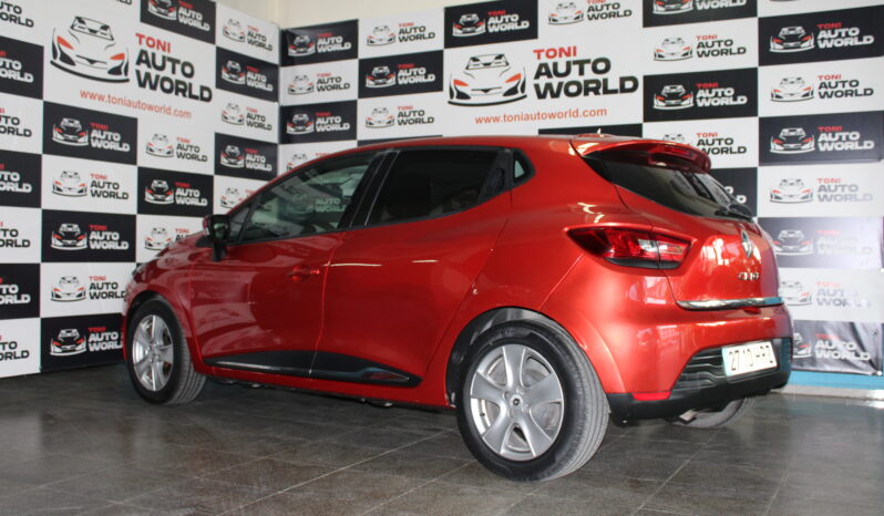 
								Renault Clio full									