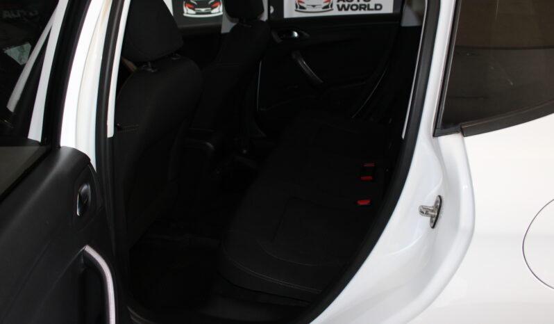 
								PEUGEOT 2008 full									